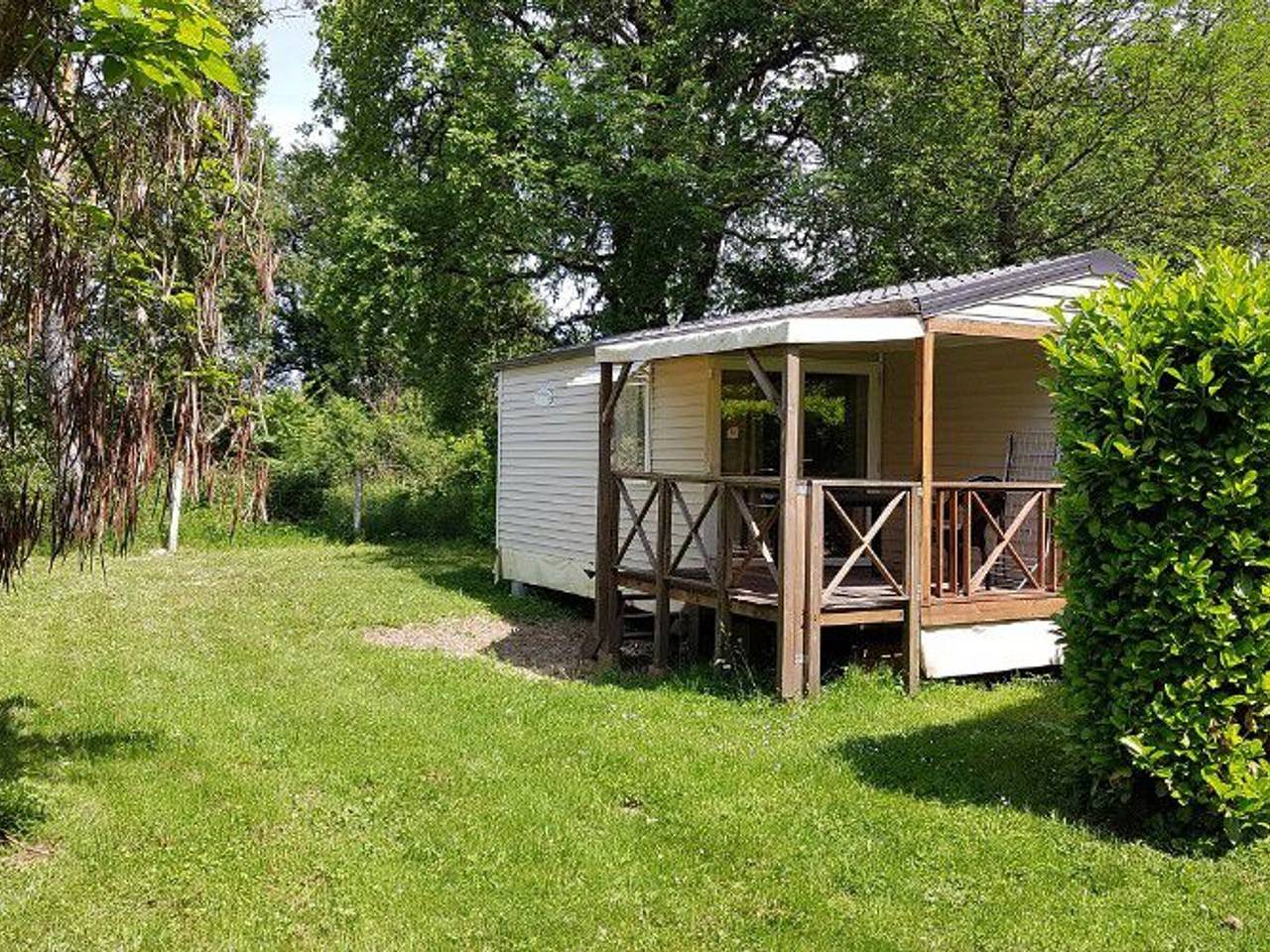 Mobile Home with Terrace for 4 People in Moncrabeau, Nérac en omgeving