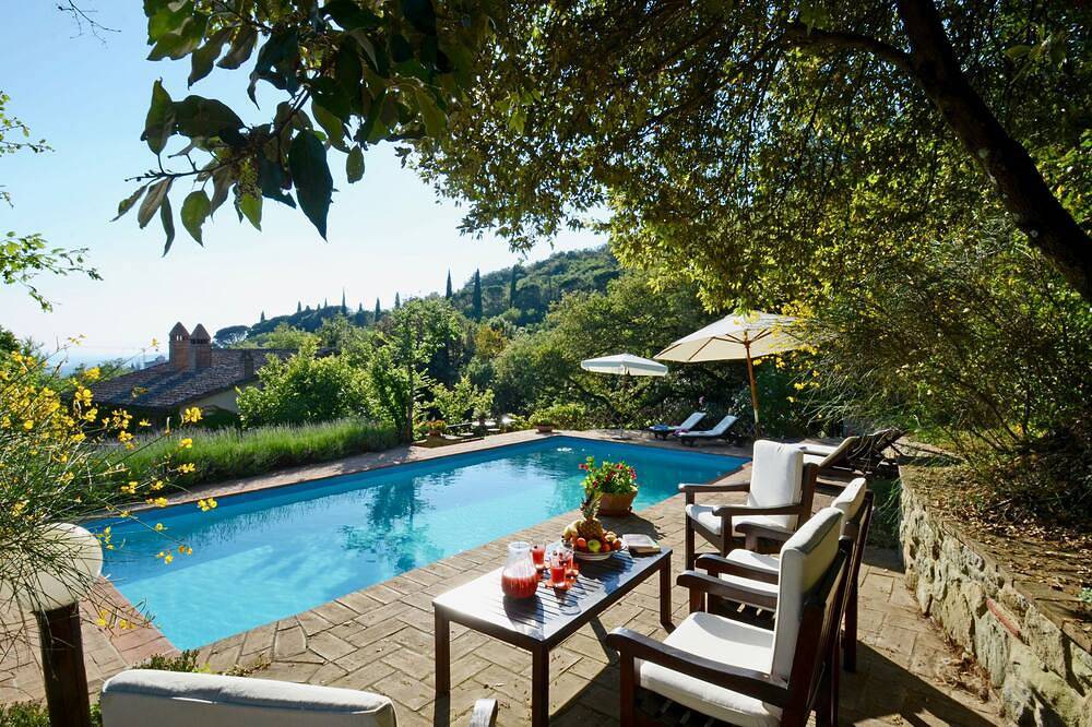 Exclusive hideaway with pool in the peaceful woods above Lake Umbria Tuscany in Passignano sul Trasimeno, Lago Trasimeno