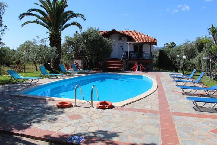 Appart’hôtel pour 4 personnes, avec Terrasse et Jardin ainsi que Piscine et Vue