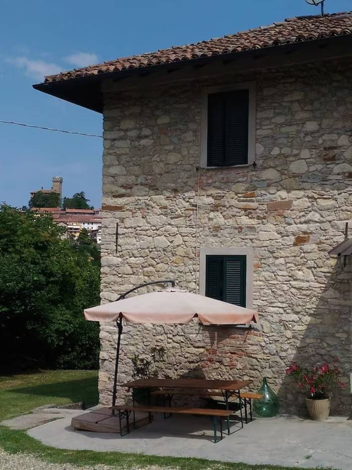 Hel lejlighed, Apartment 'Casa Dei Nonni' with Mountain View, Private Terrace and Wi-Fi in Trisobbio, Alessandria Provinsen