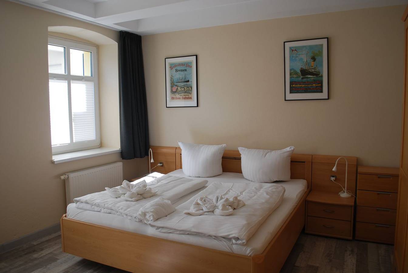 Ganze Wohnung, Ferienwohnung Emmy 04, komplett restauriert im erhaltenen Seebäderstil in Drei Kaiserbäder, Heringsdorf