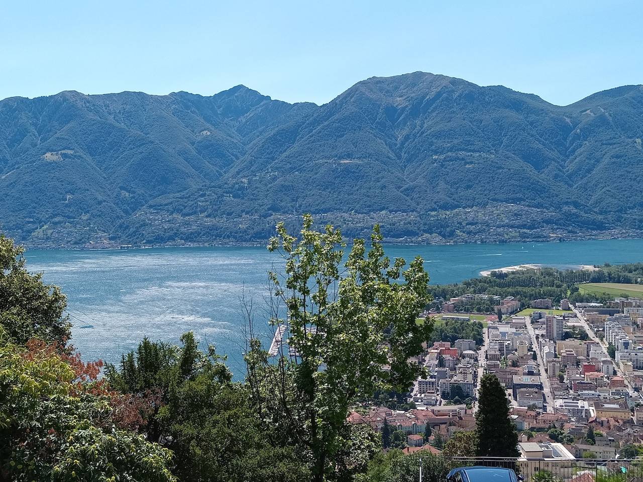 Ganze Ferienwohnung, Residenza La Promenada - Traumhafte Seesicht in Orselina, Tessiner Alpen