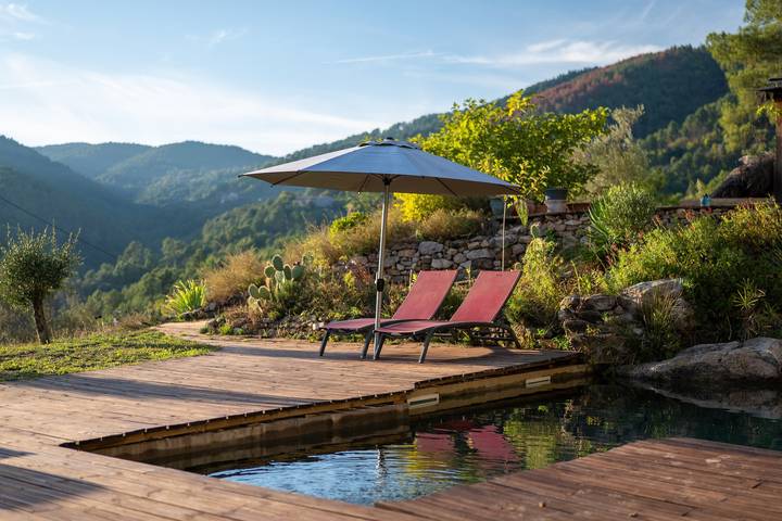 Chalet pour 14 personnes, avec Balcon ainsi que Jacuzzi et Jardin en Ardèche