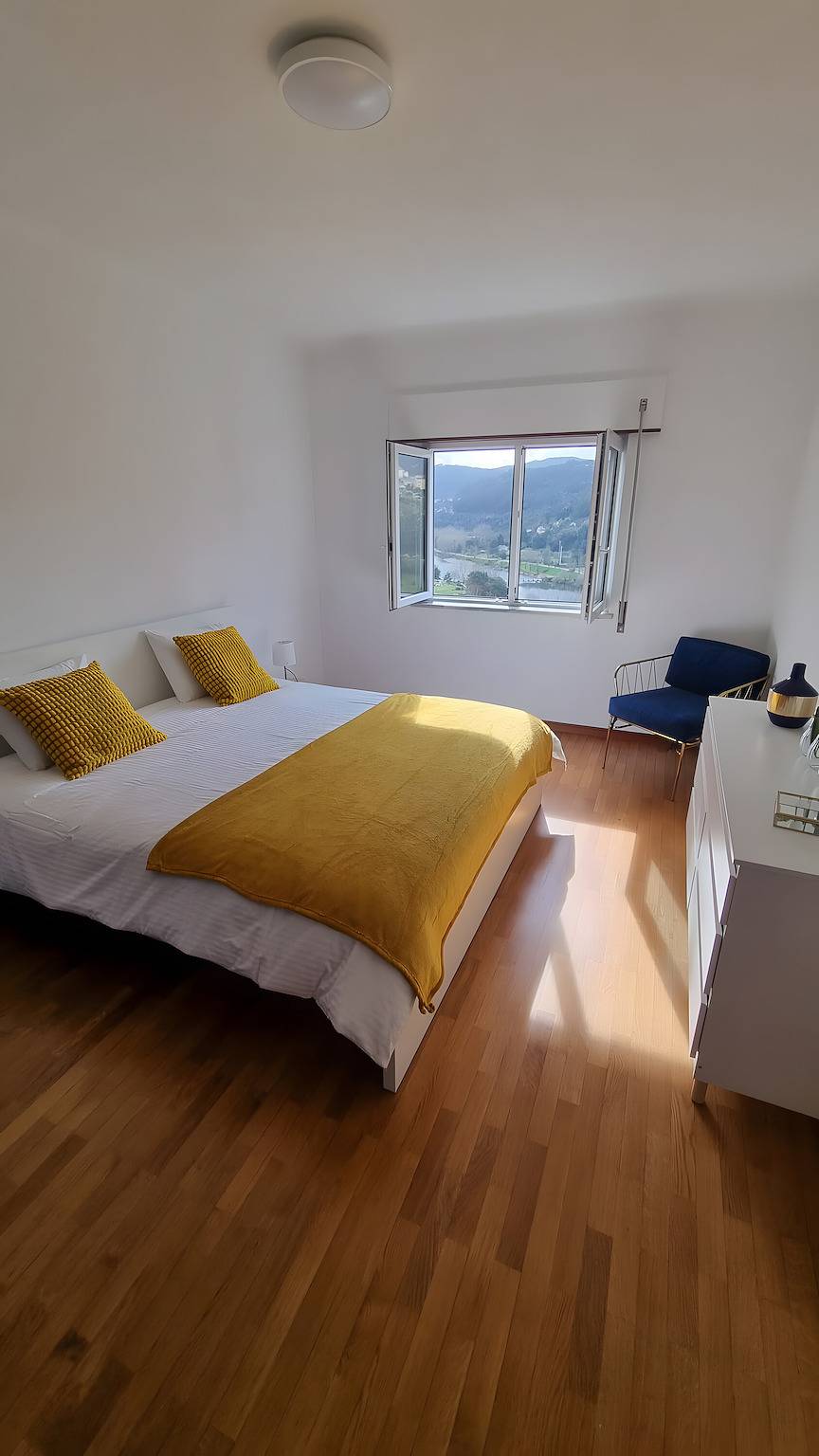Apartamento inteiro, Apartamento 'Retiro Do Viajante' com vista para a montanha, Wi-Fi e ar condicionado in Penacova, Distrito de Coimbra