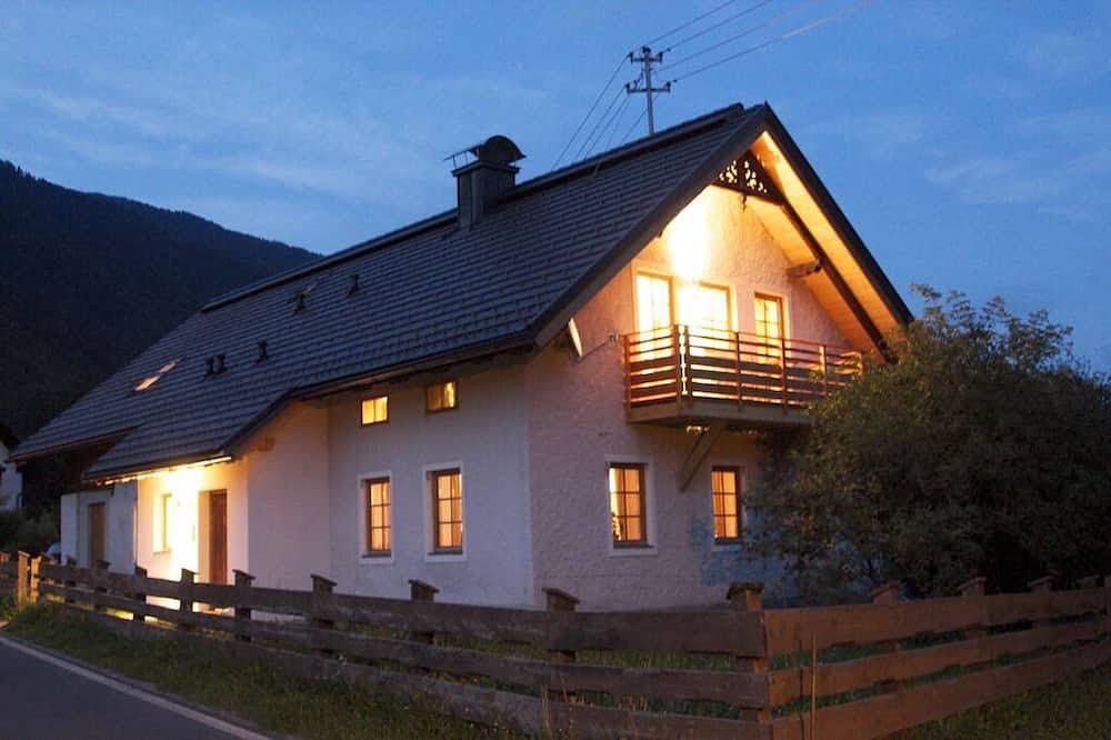 Ganze Wohnung, Stilvolle Ferienwohnung in altem Bauernhaus - Südblick in Gailtaler Alpen, Kirchbach