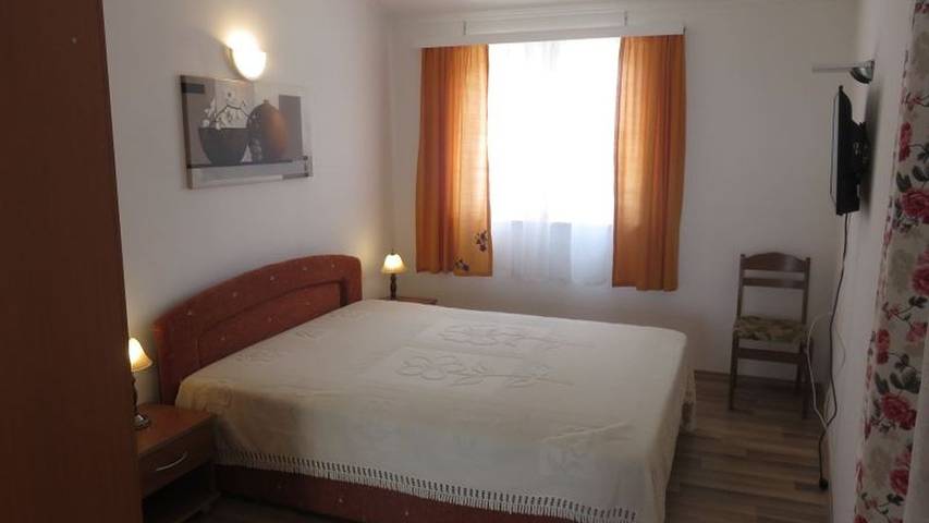 Gîte pour 2 personnes, avec terrasse et vue à Drače