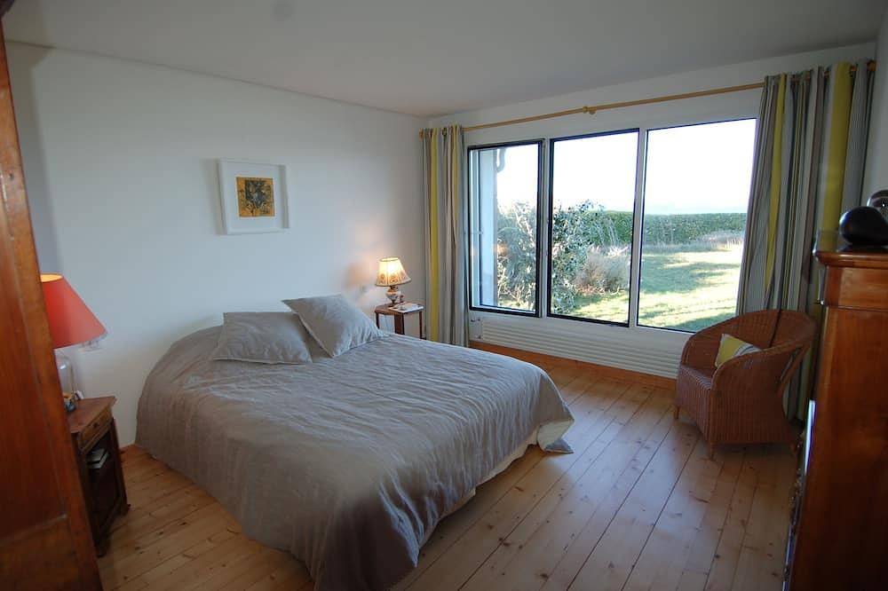 Villa for 6 people with a sauna on the beach in Le Dossen, Santec