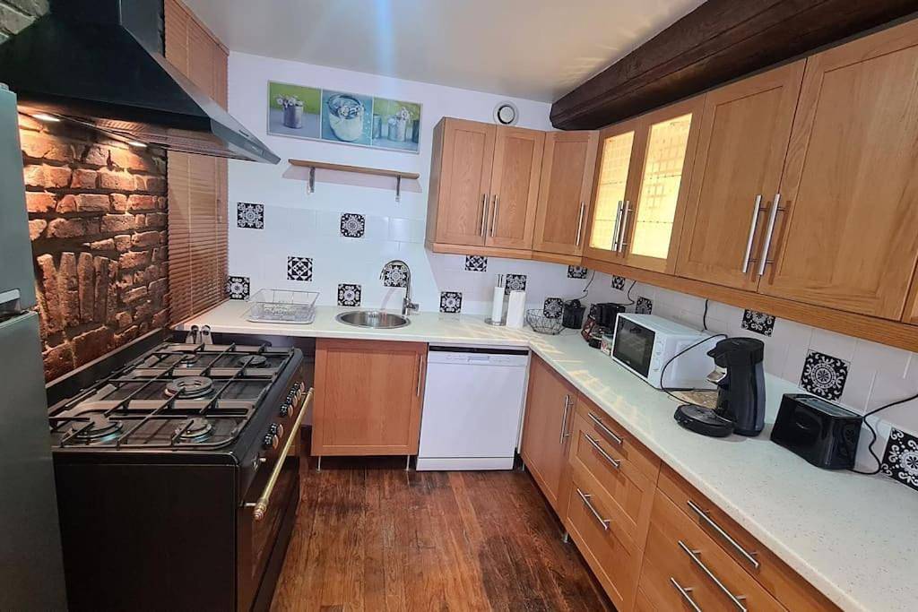 Appartement entier, Three-Bedroom Apartment in Troyes, Aube