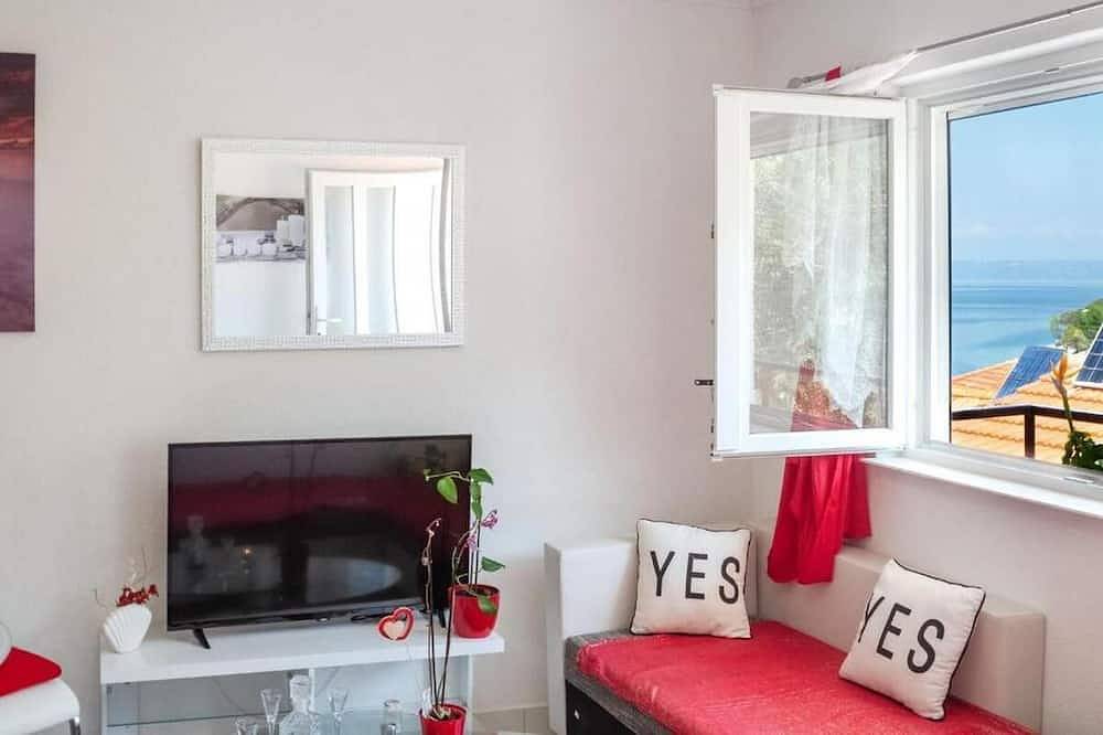 Charming 3-bedroom house in Croatian nature with a view and right by the sea in Blato, Korcula