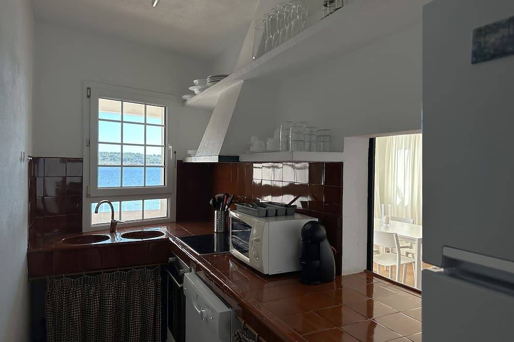 Entire apartment, Spectacular views on the first line of the sea in Fornells, Es Mercadal