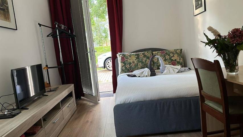 Appartement voor 2 personen, with Terras and Tuin as well as Uitzicht in Amsterdam-Zuidoost