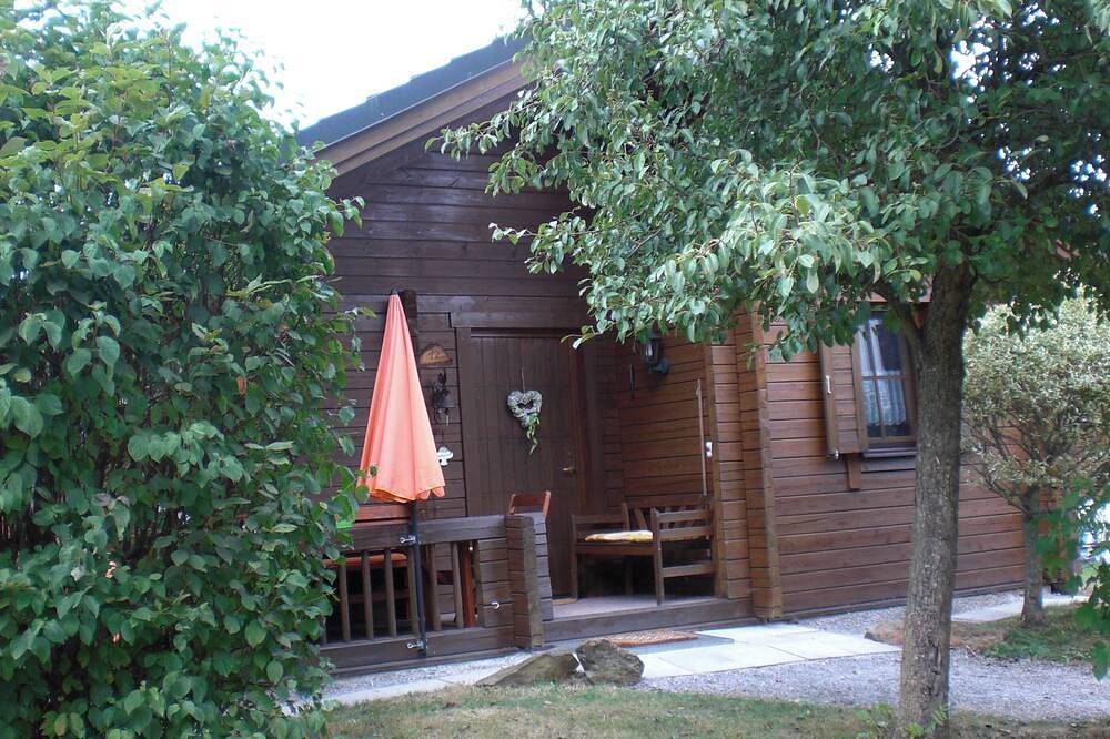 Erholung im Ferienholzblockhaus mit 2 Schlafzimmern bis zu 5 Personen in Viechtach, Ostbayern
