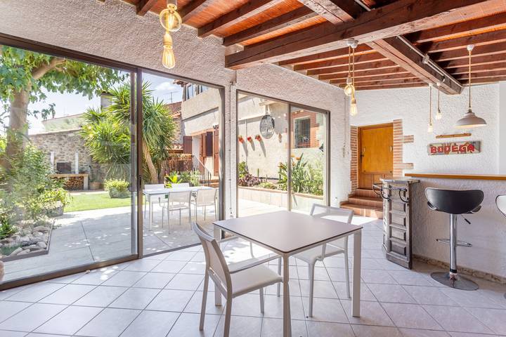 Maison de vacances 'Lina' avec terrasse privée, Wi-Fi et climatisation in Villemolaque, Côte méditerranéenne (France)