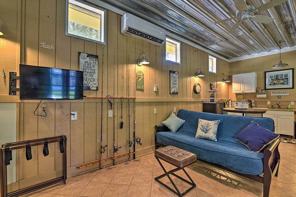 2 Mi to Marina: Inglis Retreat w/ Boat Parking in Inglis, Levy County