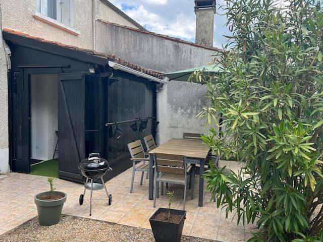 Location de vacances pour 5 personnes, avec jardin et vue à Salles-sur-Mer