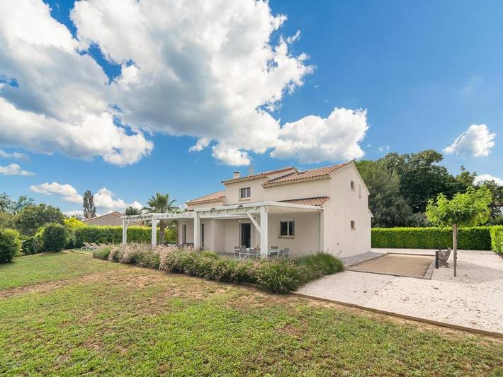 Location de vacances pour 6 personnes, avec jardin ainsi que terrasse et piscine à Saint-Geniès-de-Fontedit - 4