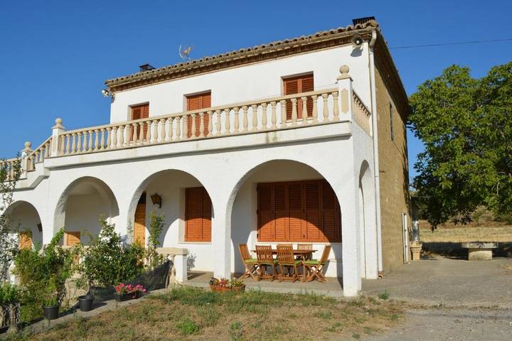 Location de vacances pour 10 personnes, avec Balcon et Terrasse ainsi que Jardin et Vue à Ayerbe