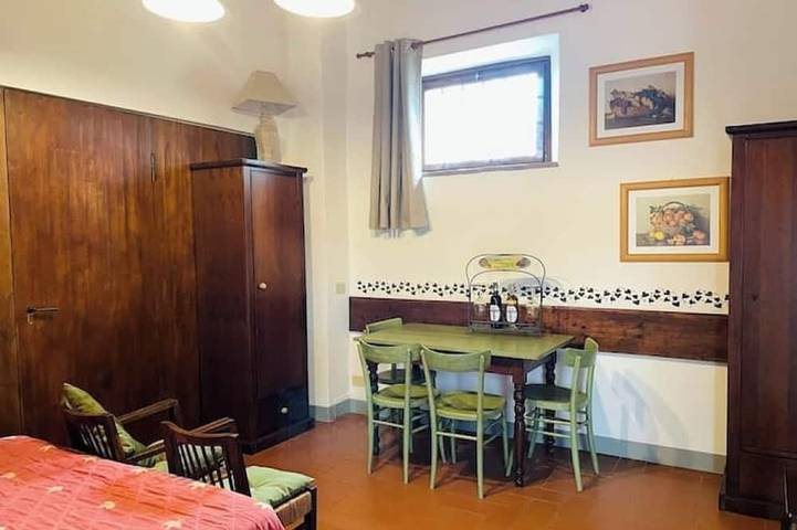 Bilocale nel verde con piscina 7 km da Firenze in Fiesole, Valdarno