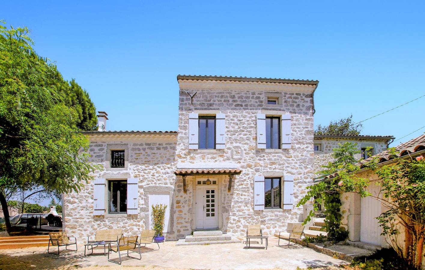 Oasis urbano con piscina y jardín, WiFi, AC - Ruoms 600m in Ruoms, Ardèche