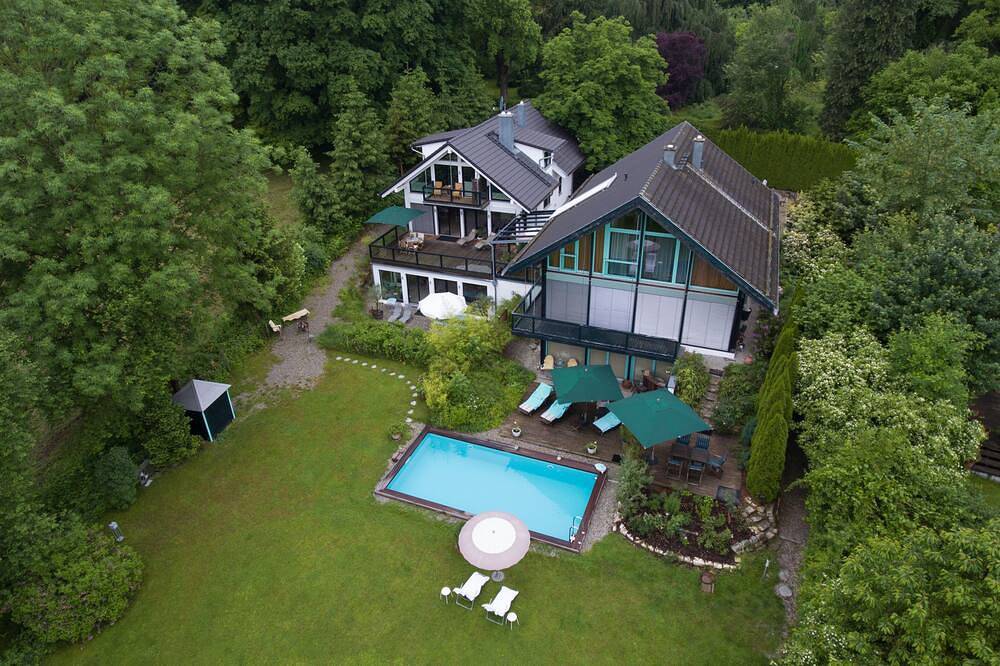 Ganze Wohnung, Küche mit Gasherd, eigener Grillplatz mit kleinem Garten, King-Size Betten in Utting, Ammersee