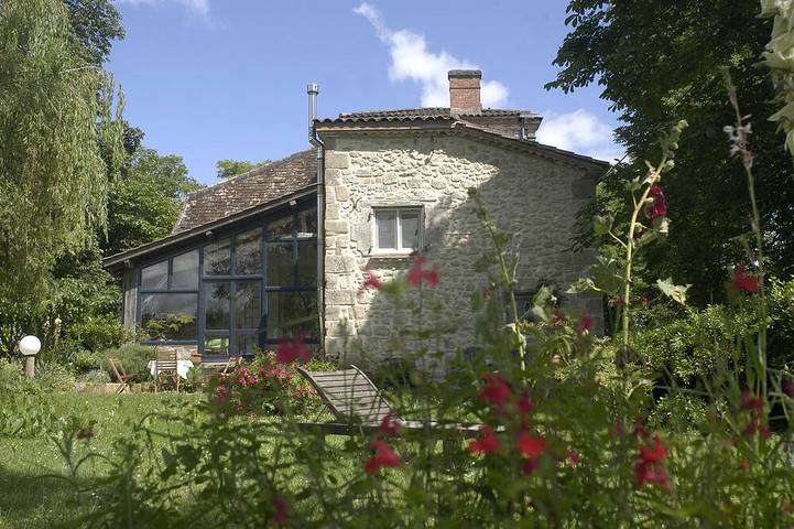 Gîte pour 2 personnes, avec terrasse et jardin, animaux acceptés