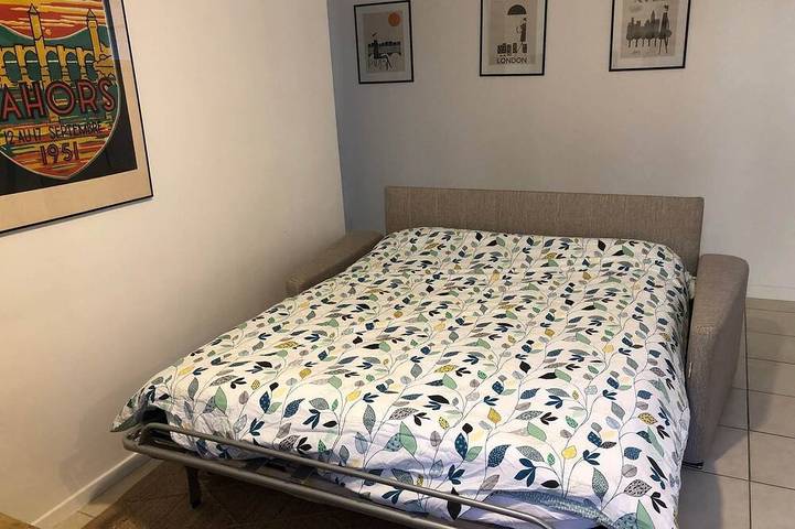 Apartamento entero, Apartment 2*, place Saint Priest, floor 1 in Cahors, Quercy
