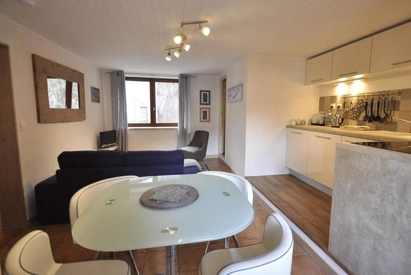 Ολόκληρο το διαμέρισμα, Apartment 'Appartement Deux Chambres' with Mountain View, Private Terrace and Wi-Fi in Briançon, Serre Chevalier