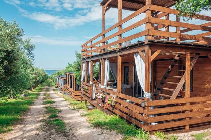 Camping pour 6 personnes, avec Balcon et Terrasse ainsi que Jardin et Vue à Pakoštane