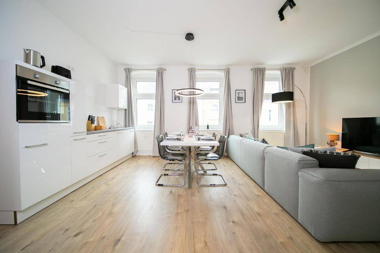 Geheel appartement, Favorite Stays - Suite And More - Kitchen in Neuss, Rhein-Kreis Neuss