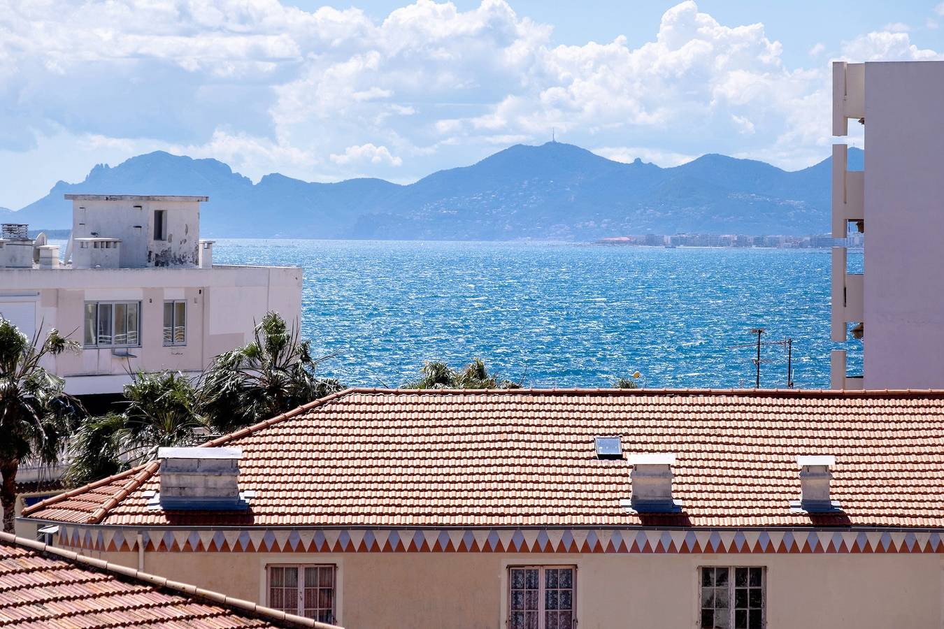 Entire apartment, Central Juan les Pins Apartment – 1-Bedroom with Sea View and Terraces in Juan-les-Pins, Antibes