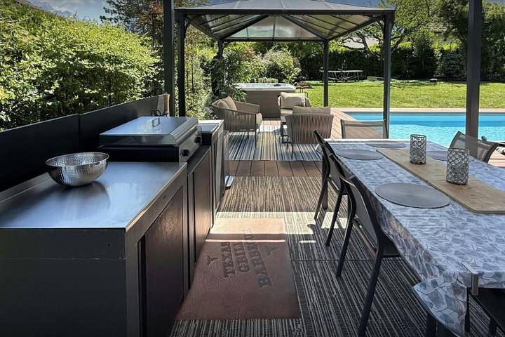 Location de vacances pour 8 personnes, avec piscine ainsi que jacuzzi et jardin à Doussard - 4