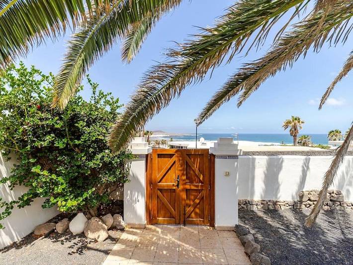 Casa rural para 6 personas, con vistas además de jardín y piscina en Famara - 3