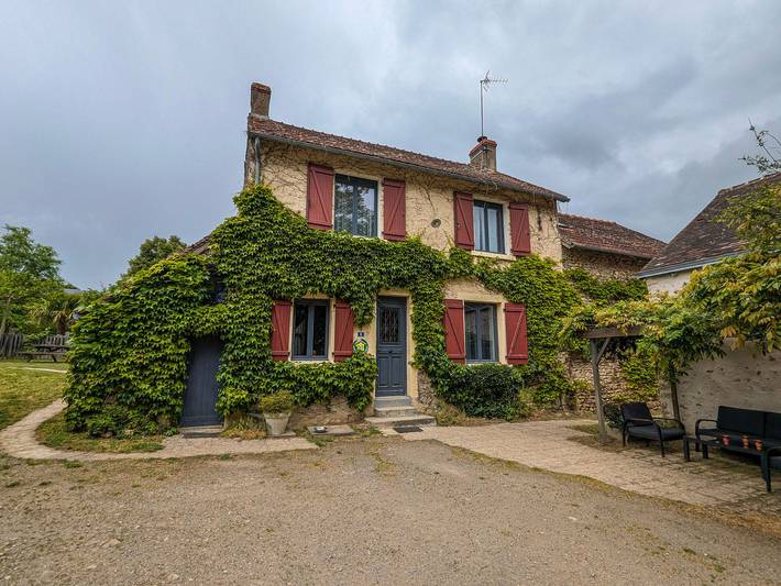 Location de vacances pour 6 personnes, avec Terrasse et Jardin ainsi que Piscine et Sauna dans Centre-Val de Loire