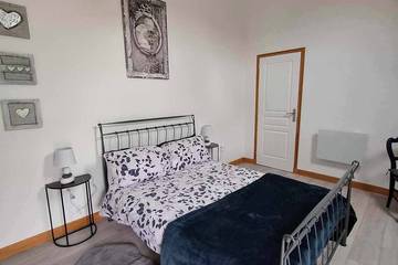 Gîte pour 4 personnes, avec jardin dans Saint Christophe De Chaulieu