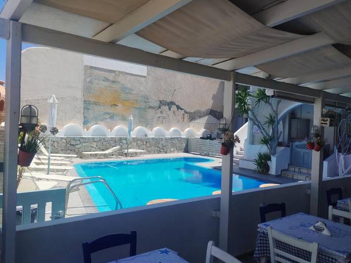 Location de vacances pour 4 personnes, avec balcon et piscine à Perissa - 2