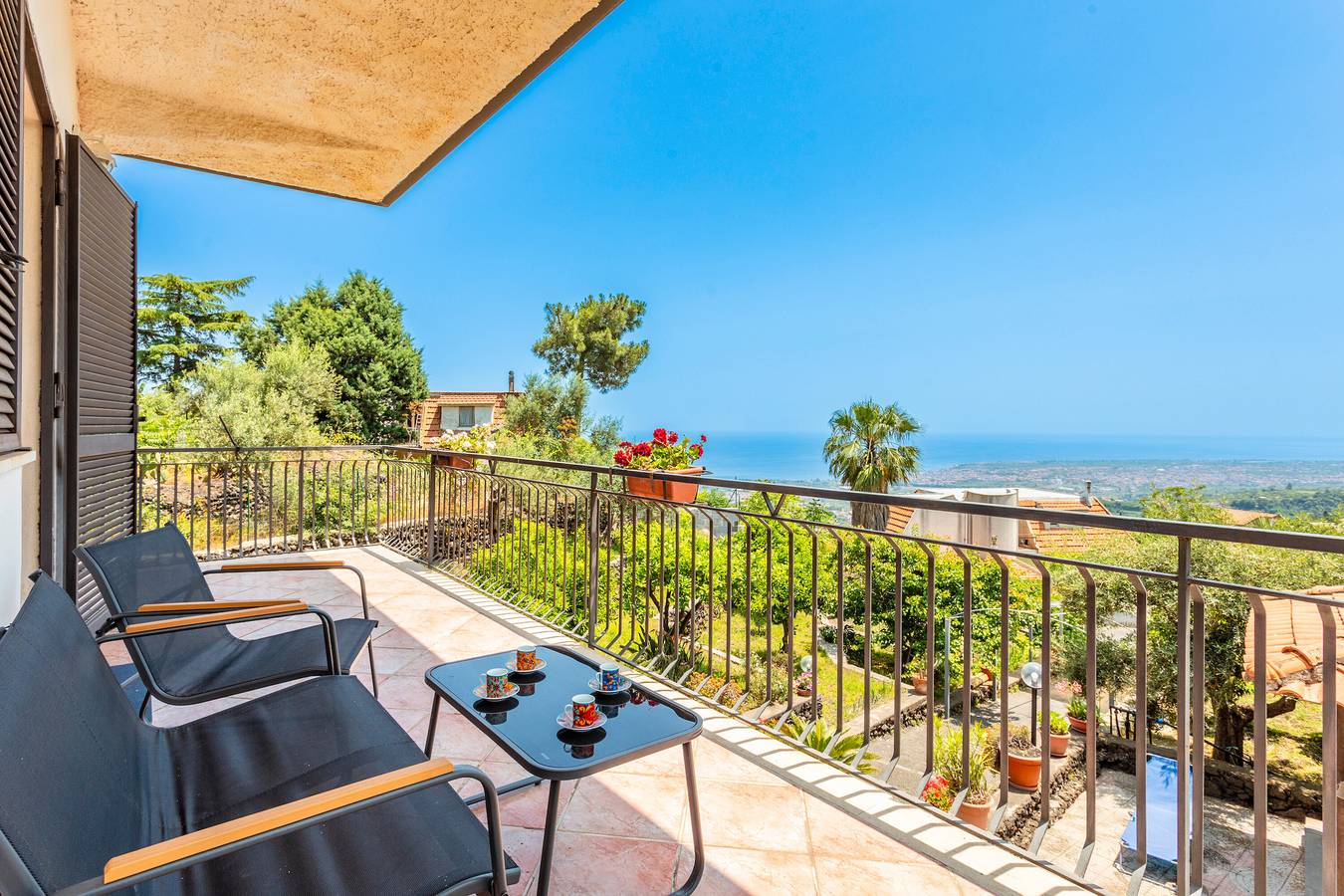 Appartamento intero, Appartamento 'Sara' con vista mare, terrazza privata e giardino privato in Etna