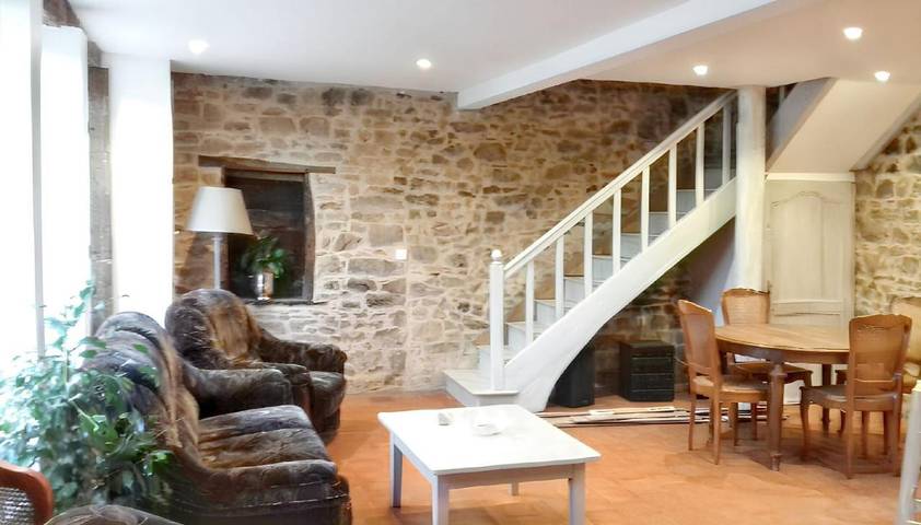 Location de vacances pour 4 personnes, avec piscine ainsi que terrasse et jardin, animaux acceptés à La Porcherie - 2