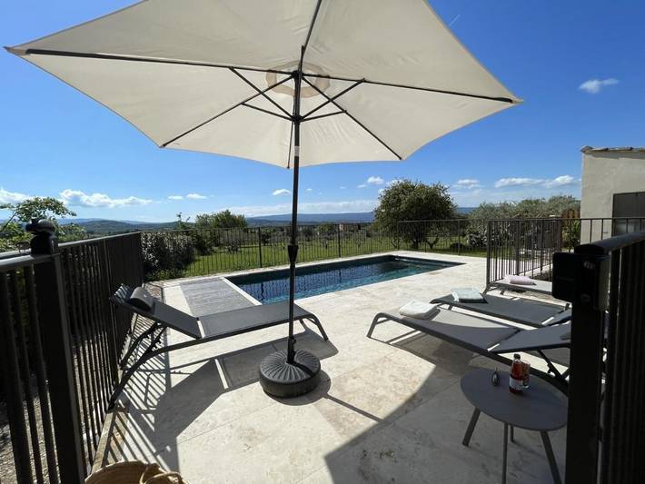 Location de vacances pour 4 personnes, avec piscine ainsi que vue et terrasse à Joucas - 4