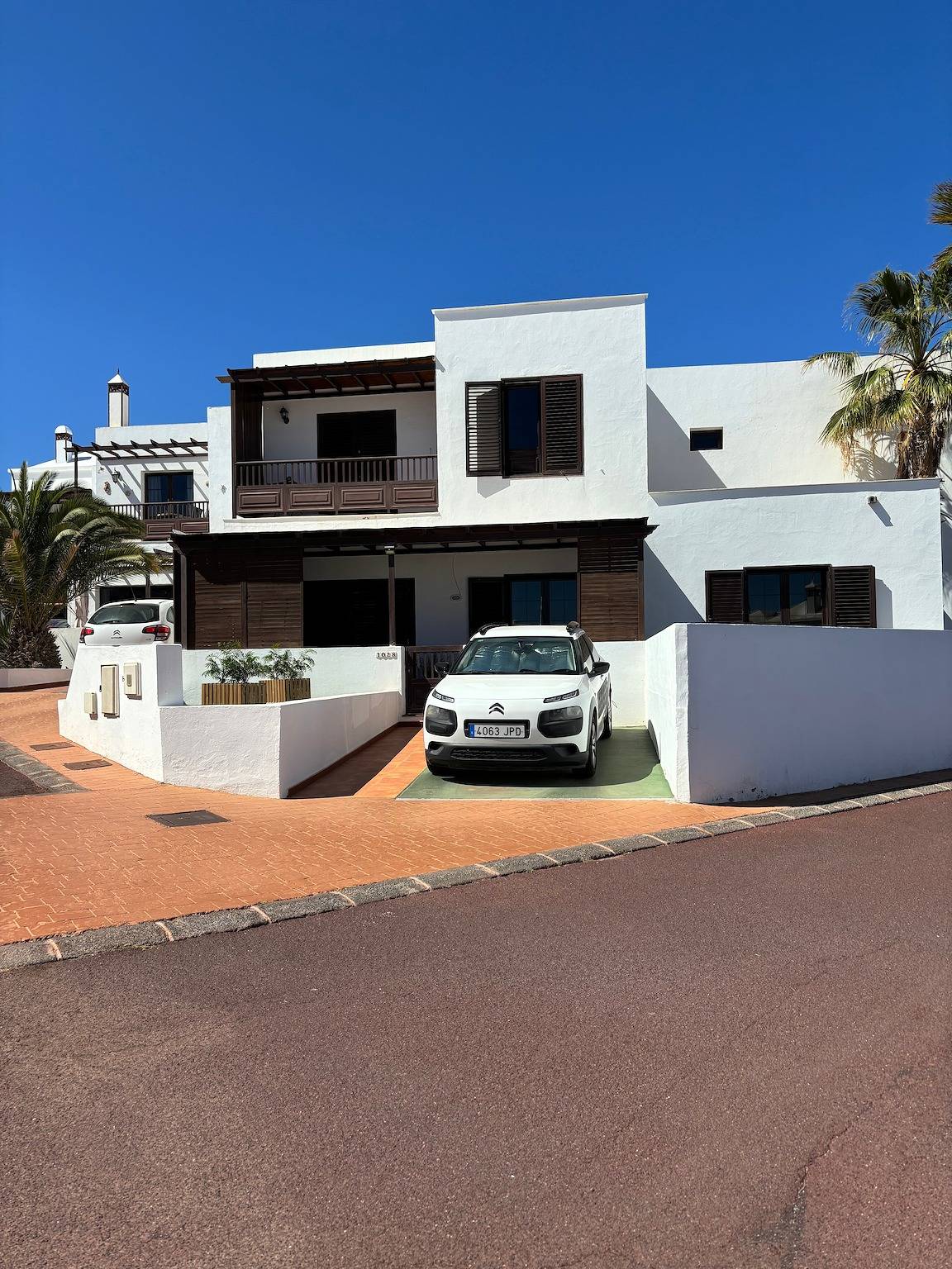 Casa de férias 'Villa Palmeras' com vista para o mar, piscina partilhada e acesso Wi-Fi in Costa Teguise, Teguise