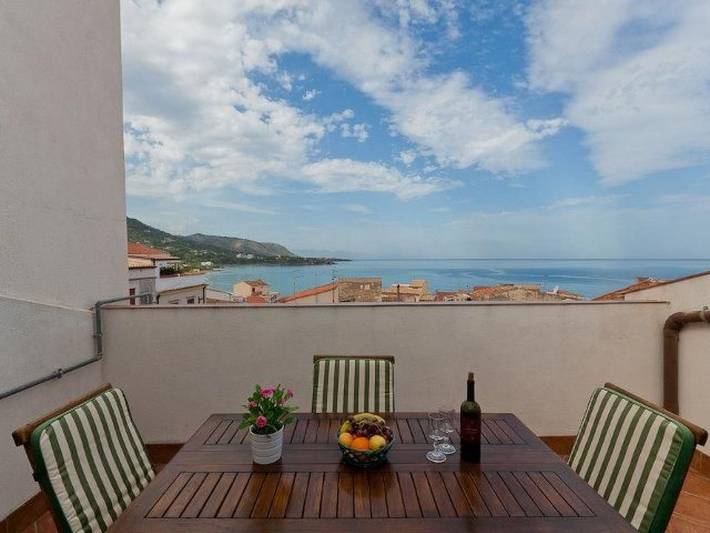 Holiday apartment for 7 people, with balcony - 1