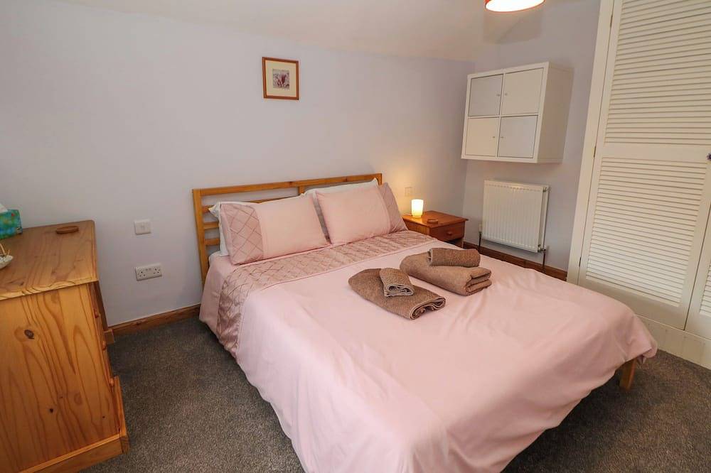 Lyndale Cottage, pet friendly, character holiday cottage in Bradwell in Bradwell (Derbyshire Dales), Derbyshire