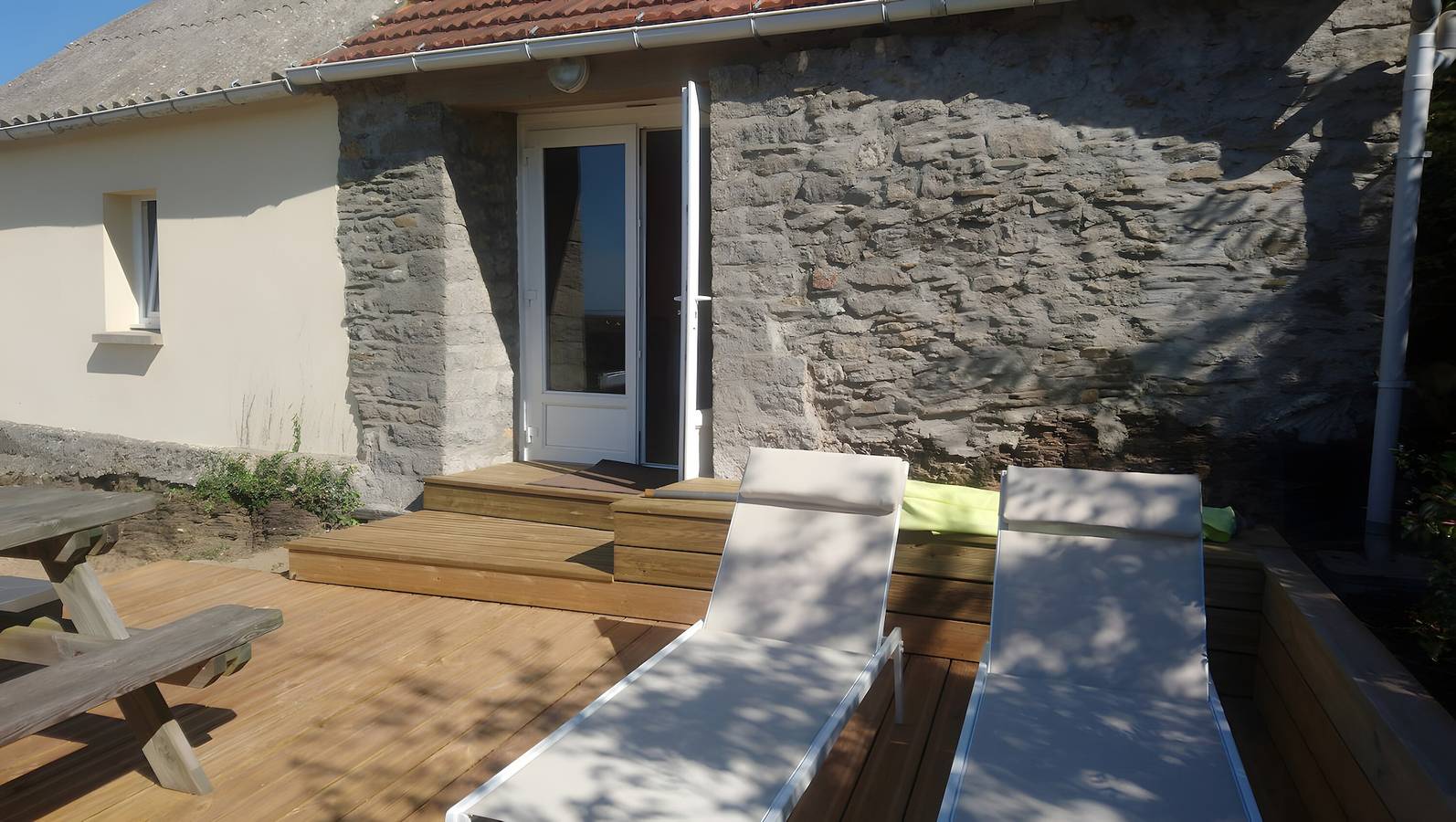 Chambre d’hôtes « Chambre Chinoise » avec terrasse partagée, jardin partagé et Wi-Fi in Surtainville, Côte de la Déroute