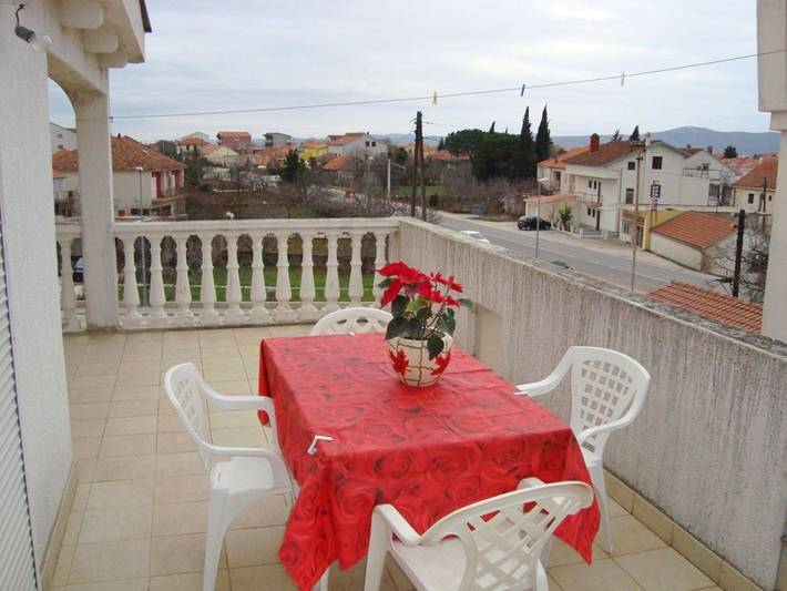 Ferienwohnung für 5 Personen, mit Balkon/Terrasse in Sukosan