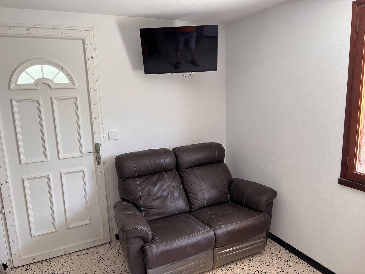 Ganzes Studio, Studio „Les Iris“ mit gemeinsamer Terrasse, Garten und Wlan in Pont-Saint-Esprit, Nimes und Umgebung