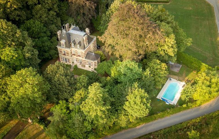 Chambre d’hôte pour 2 personnes, avec Terrasse et Jardin ainsi que Piscine et Vue à Saint-Pierre-sur-Dives