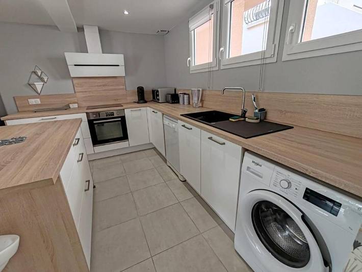 Location de vacances pour 6 personnes, avec terrasse et vue à Théza