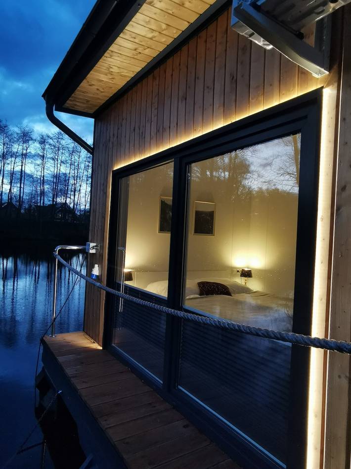Ferienhaus für 6 Personen, mit Balkon und Terrasse sowie Seeblick in Papenburg