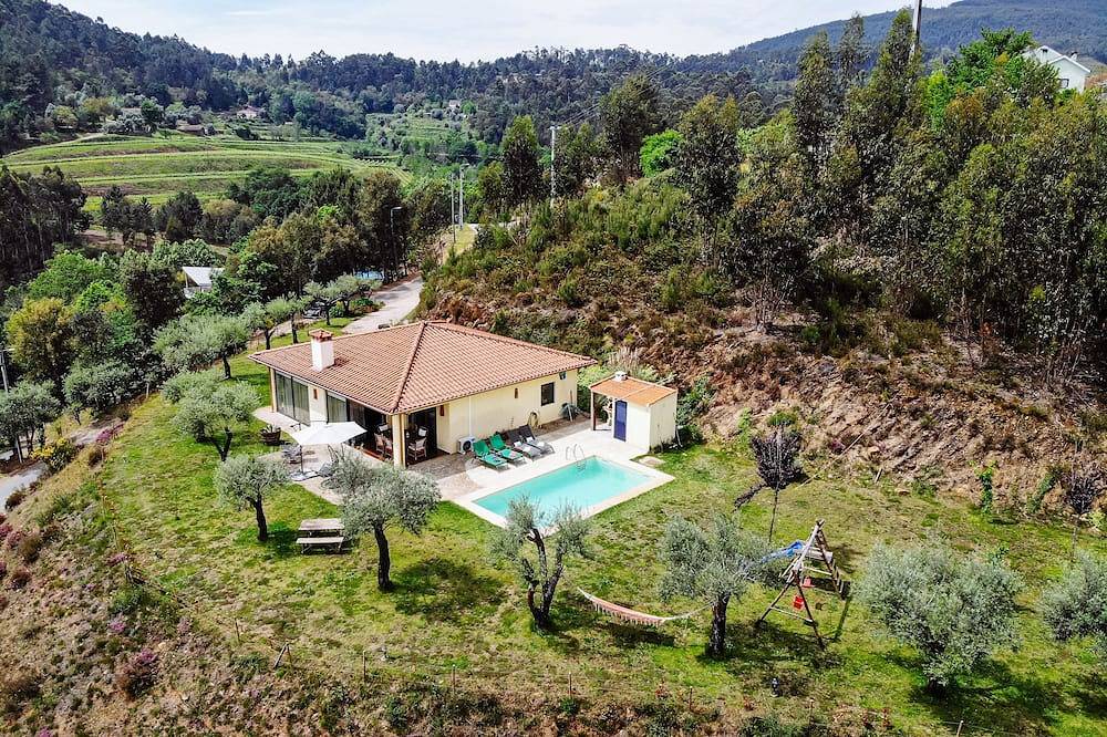 Casa vacanza a Ave a partire da 102€ a notte