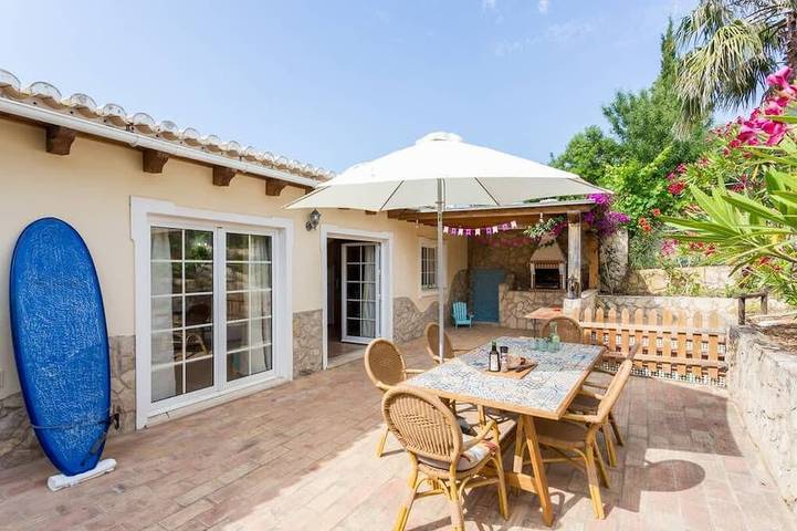Gîte pour 4 personnes, avec terrasse ainsi que jardin et piscine