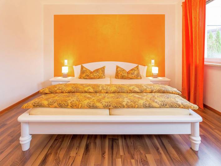 Ganze Wohnung, Ferienwohnung für 4 Personen mit Pool in Markdorf, Region Bodensee-Oberschwaben